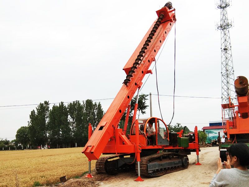 長(zhǎng)螺旋打樁機(jī)